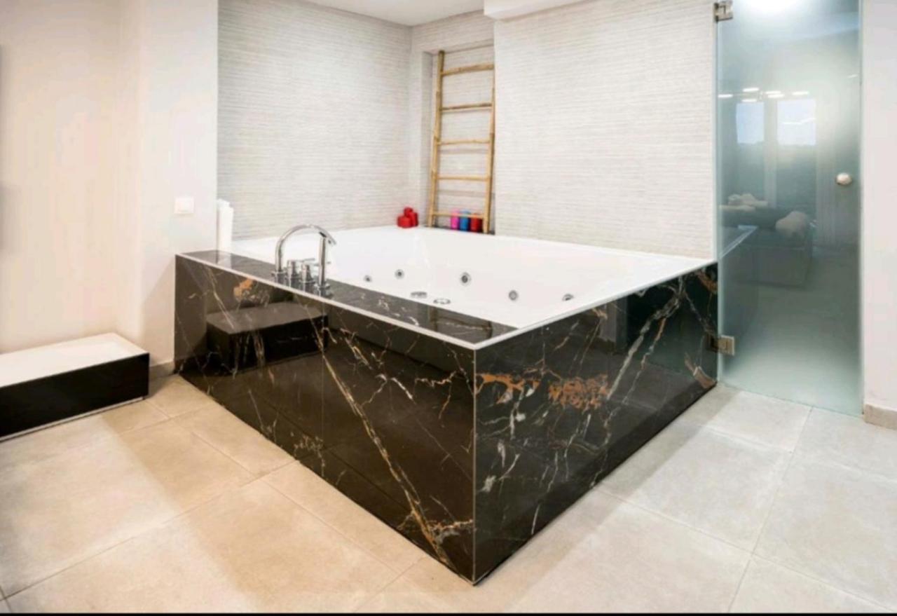 Romantic Jacuzzi Apartment Athen Exterior foto